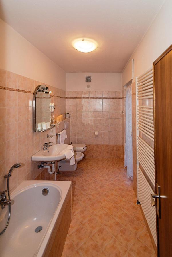 Cesa Mesdi Apartment Canazei Bagian luar foto